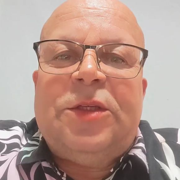 Carlinhos Vidente é muito conhecido, tanto no Youtube, como nas redes sociais, por suas famosas previsões.