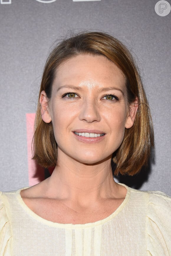 Para se manter jovem, Anna Torv tem um segredo super natural para manter a pele sempre radiante