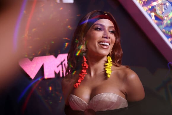 Anitta não está grávida de verdade