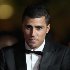 Rodri, jogador do Manchester City e campeão da Bola de Ouro 2024; atleta foi vaiado pelo público enquanto atravessava o tapete vermelho