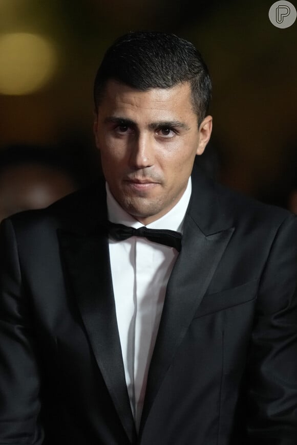 Rodri, jogador do Manchester City e campeão da Bola de Ouro 2024; atleta foi vaiado pelo público enquanto atravessava o tapete vermelho