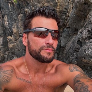 Bruno Gagliasso se manifestou publicamente sobre o corte da cena e classificou a atitude da Globo como censura