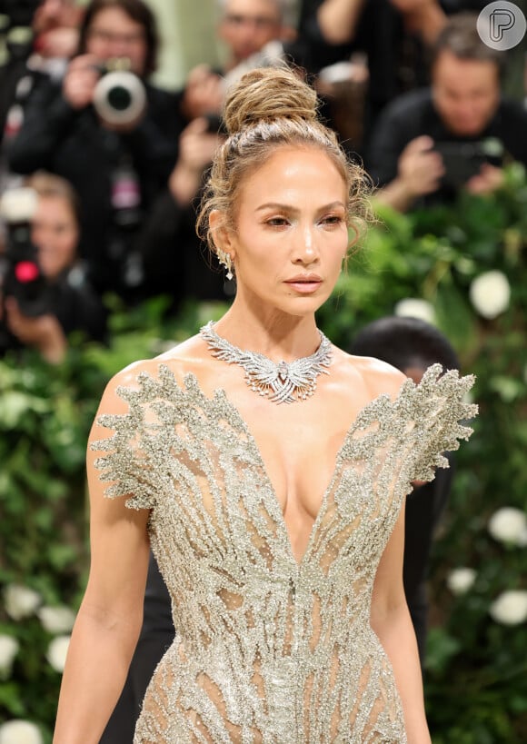 Incomodada com os questionmentos, Jennifer Lopez abandonou uma sessão de autógrafos com os fãs no mesmo momento