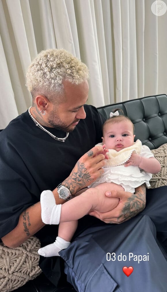 Helena, filha de Neymar, aparece no colo do pai em primeira foto postada pelo craque