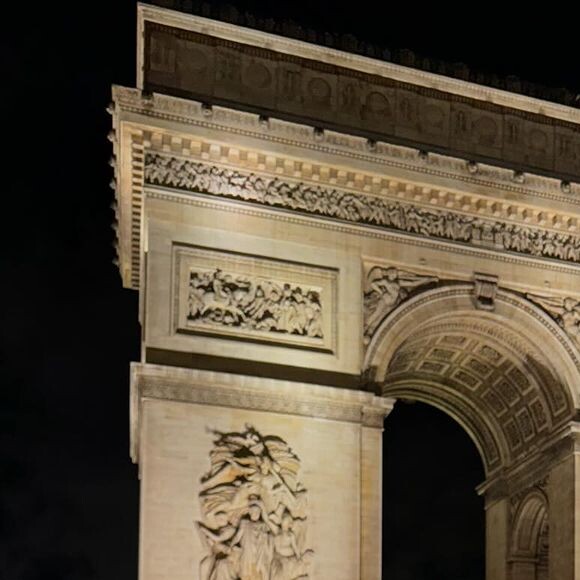 Se terá parcerias ou nudez frontal, Arthur Urach fez mistério: 'Vai ter que assinar pra ver'