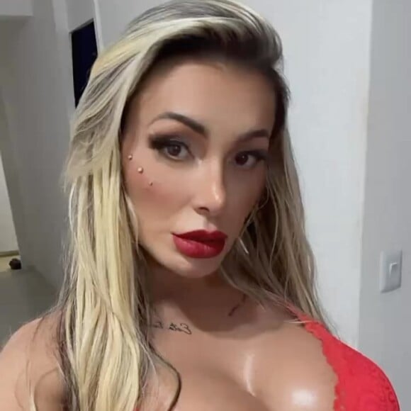 Andressa Urach confirma que incentivou o filho a abrir sua conta na plataforma: 'Eu falei pra ele que tem que ganhar dinheiro, lógico. Tem que fazer ele ganhar dinheiro'