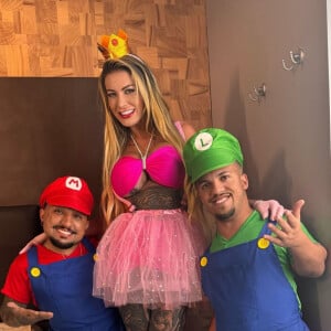 Andressa Urach chamou Pistolinha, com quem já protagonizou outras gravações, para um novo conteúdo