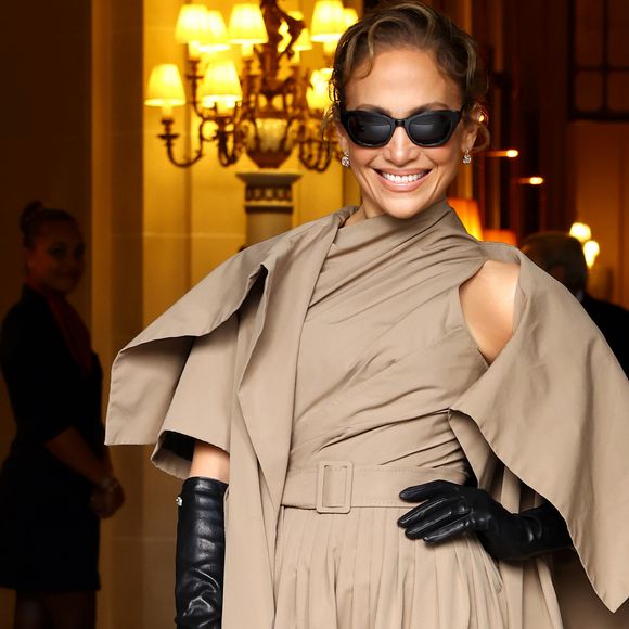 Jennifer Lopez: nas últimas semanas, circulam publicações que afirmam que a celebridade abandonou os Estados Unidos por problemas com o ex