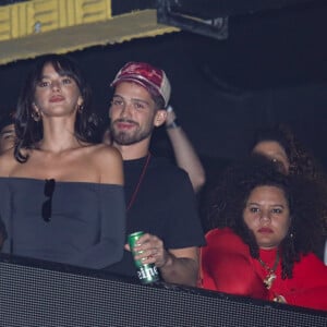 Bruna Marquezine e João Guilherme prestigiaram show de Marina Sena nesta quinta-feira (14) em São Paulo