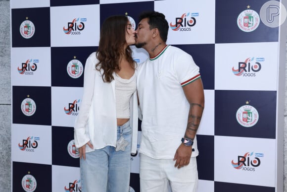 Sophie Charlotte e Xamã se beijam em evento da Grande Rio