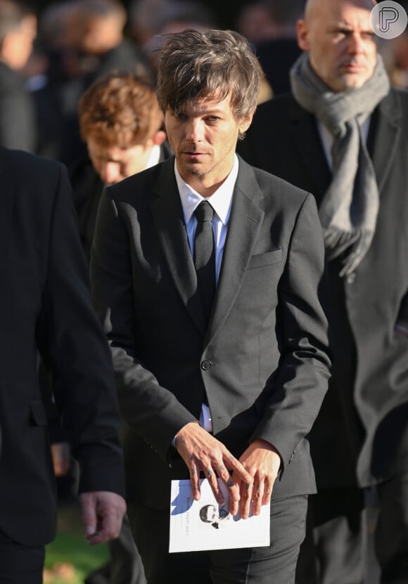 Louis Tomlinson esteve presente no funeral de Liam Payne.