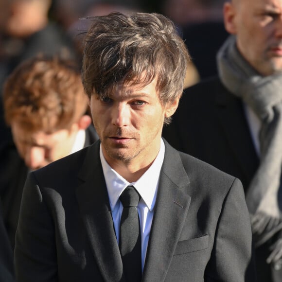 Louis Tomlinson esteve presente no funeral de Liam Payne.