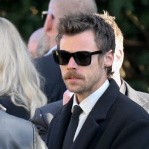 Harry Styles marcou presença no funeral.