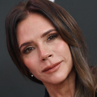 Nem arrogância, nem problemas nos dentes: Victoria Beckham dá fim ao mistério de anos e explica por que não sorri para fotos