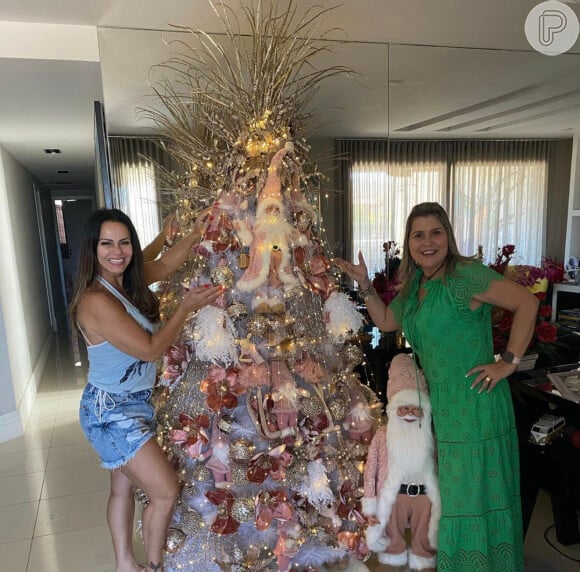 Árvore de Natal dos famosos: Se você também curte rosa e detalhes no prateado, vale se inspirar na Viviane Araújo e caprichar na produção.