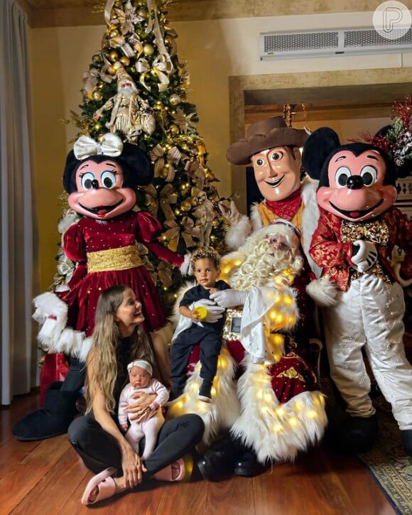 Se é fã da Disney, já pensou em decorar a sua árvore de Natal e trazer os icônicos personagens Mickey e Minnie? Vai ficar um charme!