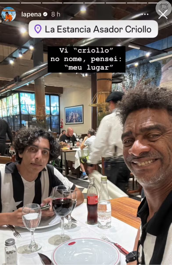 Hélio de la Peña prova da gastronomia da Argentina antes do jogo da Libertadores