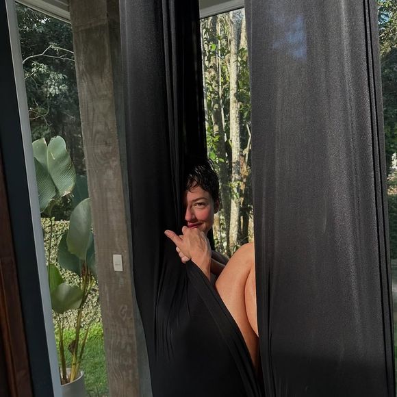 Agatha Moreira contou que apesar das fotos belíssimas, ela está em casa, deonte