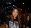 Look de Patrícia Abravanel foi composto por uma camiseta com o rosto de Silvio Santos de óculos escuros e a icônica frase "Má Ôe"