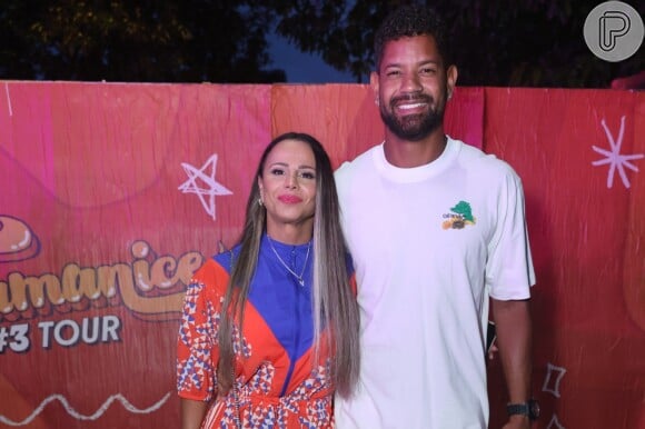 Viviane Araújo curtiu o show de Ludmilla com o marido