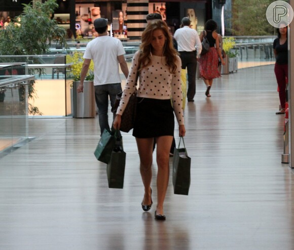 Sophia Abrahão faz compras em shopping no Rio de Janeiro, nesta segunda-feira, 2 de fevereiro de 2015