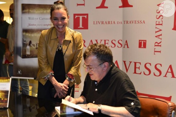 A artista foi ao lançamento do primeiro romance de Walcyr Carrasco, 'Juntos para Sempre', na Livraria Travessa, no Shopping Leblon, em março de 2013