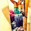 Claudia Ohana exibe barriga chapada em foto compartilhada no Instagram