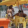 Bianca Bin, de 'Boogie Oogie', vai à praia e mostra boa forma em dia de calor no Rio de Janeiro
