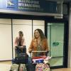 Daniela Mercury e Malu Verçosa desembarcaram em Salvador (BA) nesta terça-feira (9). A cantora contou à revista 'Contigo!' que se apaixonou pela primeira vez por uma mulher aos 26 anos. Foto em 9 de abril de 2013