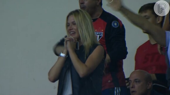 Fiorella Mattheis vibra com os três gols marcados por Alexandre Pato