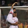 Alexandre Pato comemora gol com companheiro de equipe