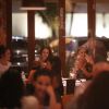 Grazi Massafera , Débora Nascimento e Anna Lima conversam durante jantar