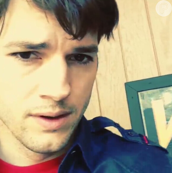 Ashton Kutcher se despediu do seriado 'Two and a Ralf Men' através de um vídeo publicado no instagram
