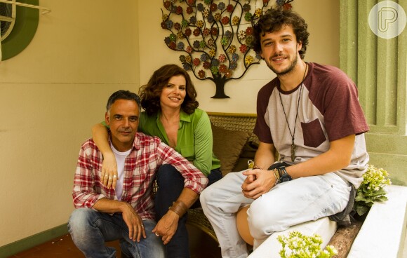 Jayme Matarazzo (Pedro) perde a mãe muito cedo e é criado por Vicente (Angelo Antonio), em 'Sete Vidas'