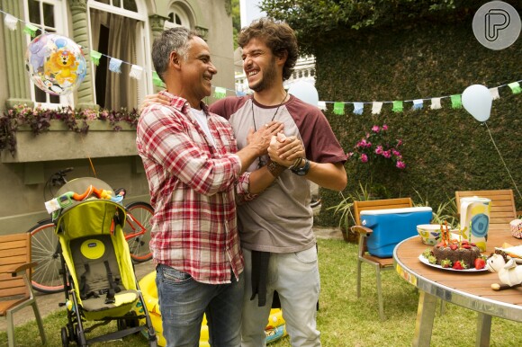 Pedro (Jayme Matarazzo) e Vicente (Angelo Antonio) são grandes amigos e tem uma relação de pai e filho, em 'Sete Vidas'