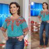 Fátima Bernardes escolheu a blusa turquesa com detalhes em laranja para apresentar o programa 'Encontro' desta quinta-feira, 5 de fevereiro de 2015