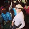 Madonna dança com populares do Malaui