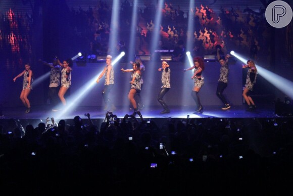 Anitta sensualiza em show ao lado do Nego do Borel, em São Gonçalo, no Rio de Janeiro