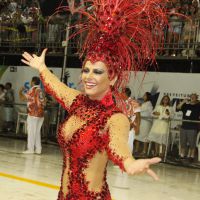 Viviane Araújo desfila em Vitória como rainha de bateria em Carnaval: 'Amo'