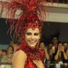 Viviane Araújo usa fantasia comportada em desfile de Carnaval em Vitória, no Espírito Santo