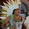 De óculos escuros, Ivete Sangalo se apresenta ao lado de Carlinhos Brown em Salvador, na Bahia