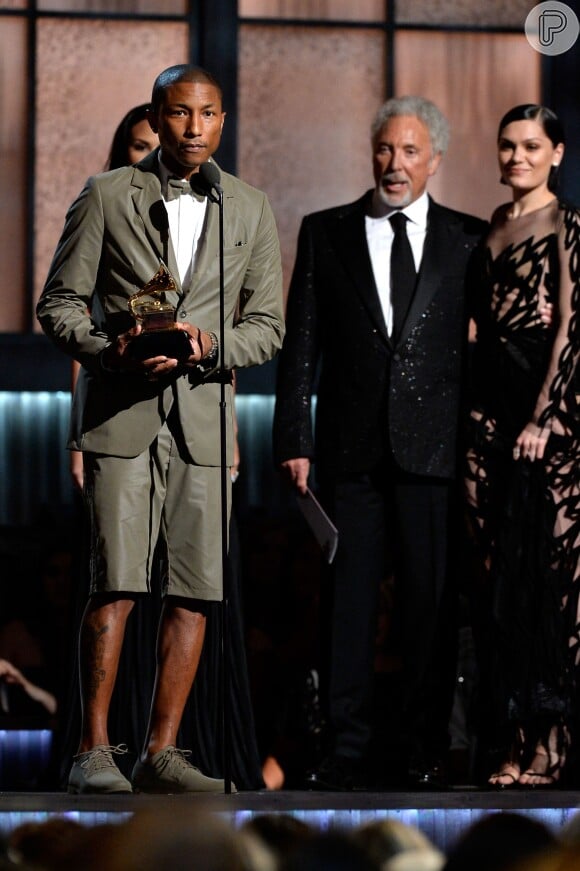 Pharell Williams levou prêmios, incluindo Melhor Videoclipe com "happy" no Grammy Awards 2015