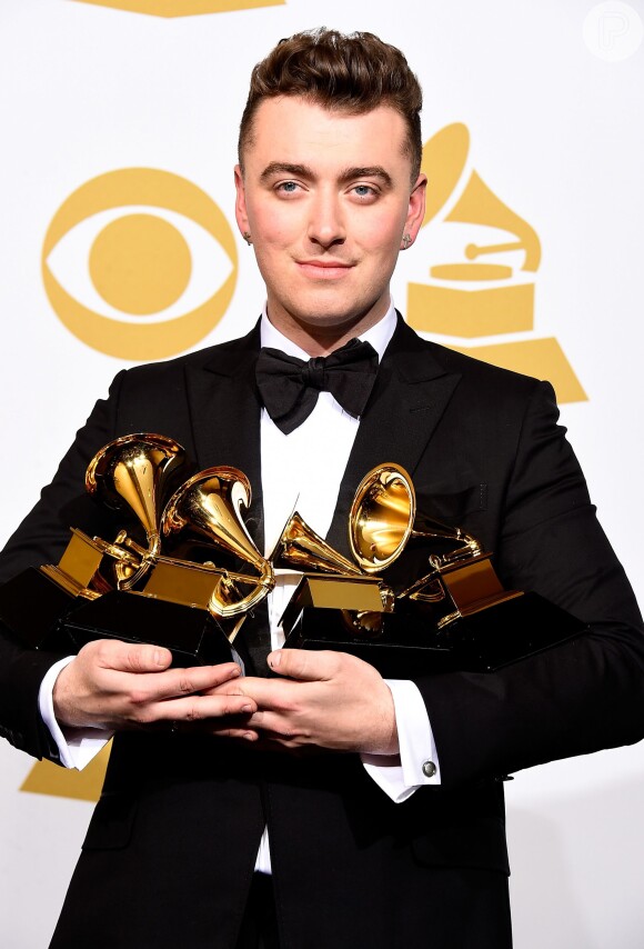 Sam Smith ganha quatro troféus no Grammy Awards 2015, em 8 de fevereiro de 2015