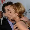 Charlie Sheen beija Lindsay Lohan na pré-estreia do 'Todo Mundo em Pãnico 5'