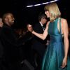 Taylor Swift e Kanye West selam a paz nos bastidores do Grammy 2015