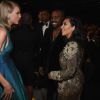 Taylor Swift conversa com Kanye West e Kim Kardashian nos bastidores do Grammy 2015