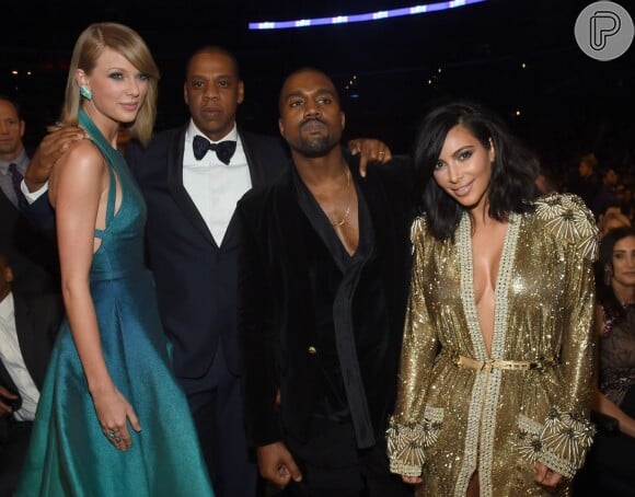 Taylor Swift posa ao lado de Kanye West, Jay-Z e Kim Kardashian