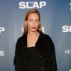 Uma Thurman vai à estreia da série 'The Slap' e impressiona com nova aparência
