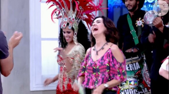 Fátima Bernardes cai no samba no programa 'Encontro' desta quinta-feira, 12 de fevereiro de 2015
