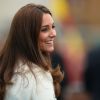 Kate Middleton participa de evento esportivo em Londres e mostra barriga do sexto mês de gravidez
